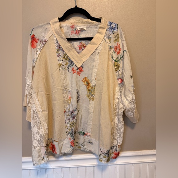 POL Beige/Light Yellow Floral Lace Blouse-NWOT - Picture 1 of 5